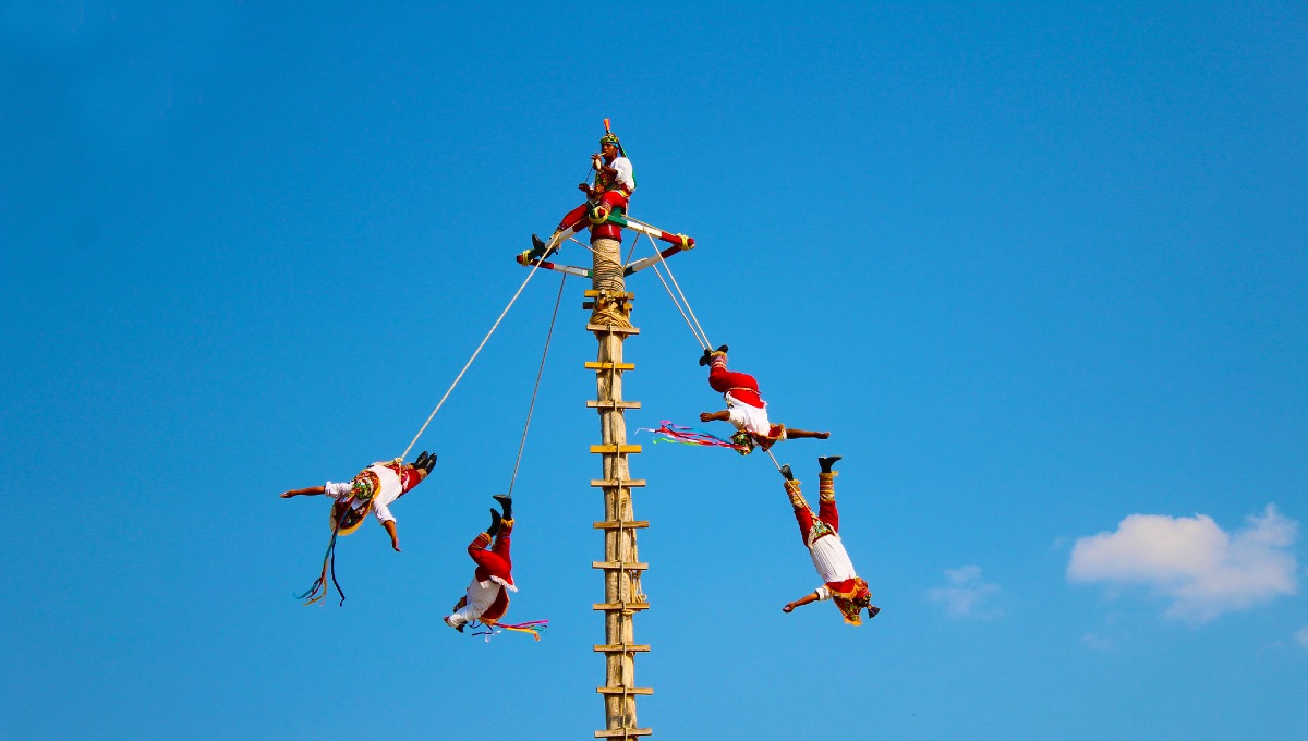 descubre-el-ritual-de-los-voladores-de-papantla-mexico-travel-channel-1200X680.jpg