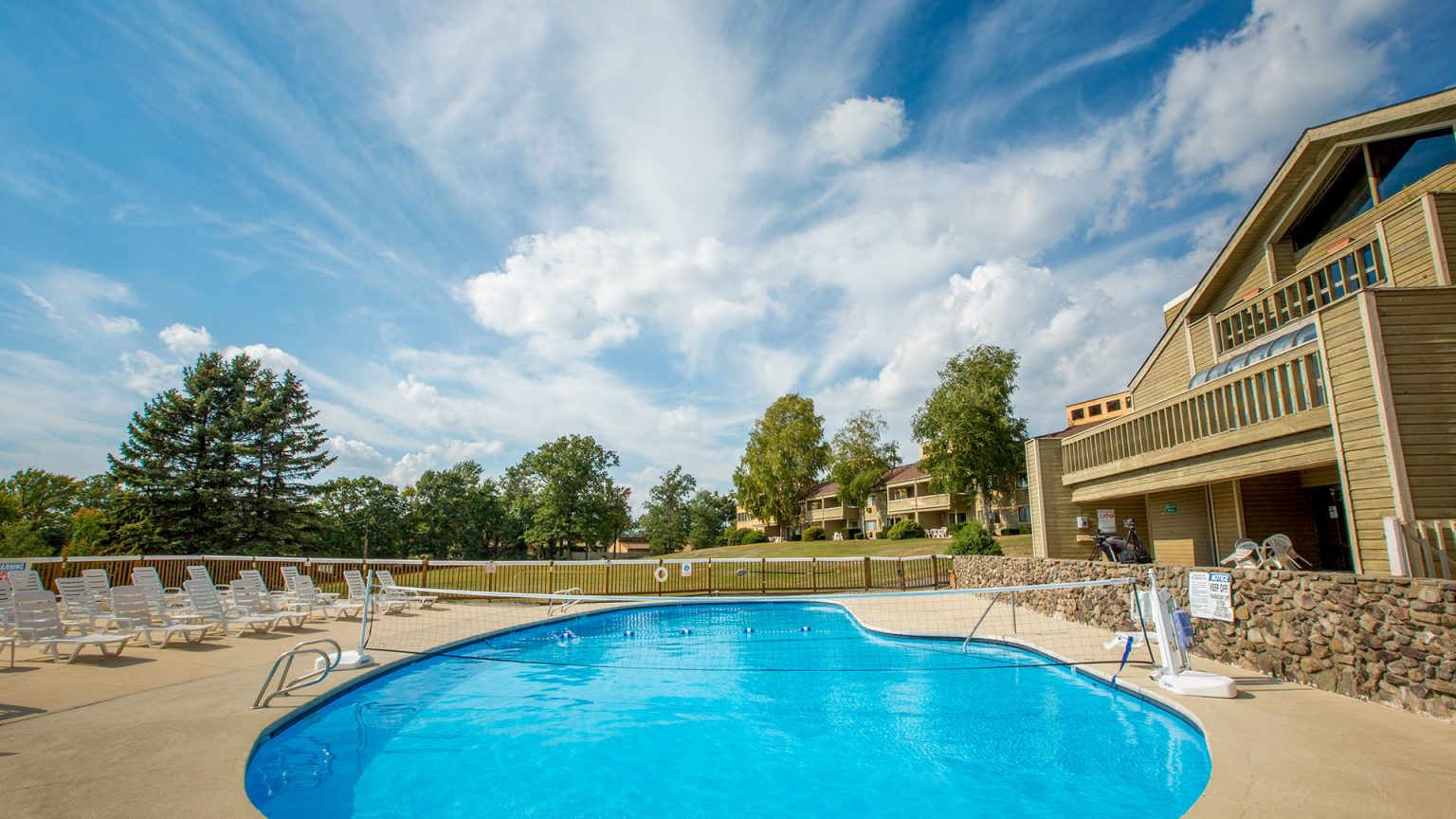 royal-holiday-hotel-resort-alberca-tanglwood-resort-eu-pennsylvania-poconos-1536x864