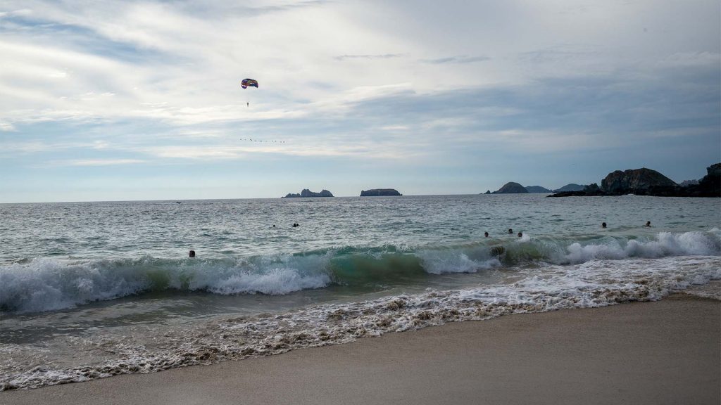 The 8 Best Ixtapa and Zihuatanejo Beaches to Explore! – Sand In My