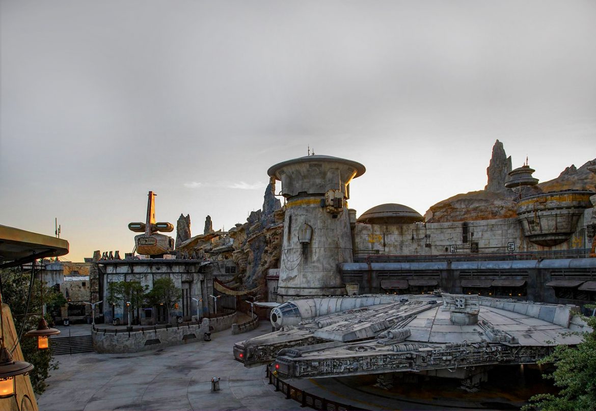 Royal-Holiday-blogs-Star-Wars-Galaxys-Edge1 Royal-Holiday-blogs-Star-Wars-Galaxys-Edge1