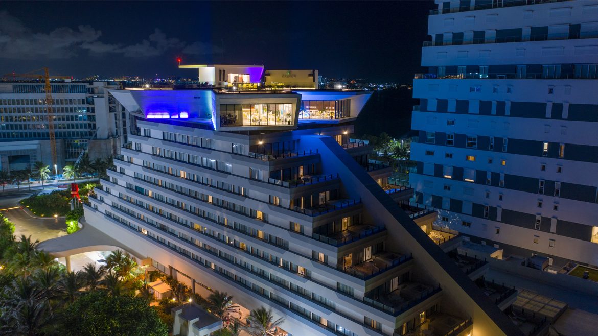 royal-holiday-resort-park-royal-cancun-mexico-vista-exterior-noche Exinok Sky Bar