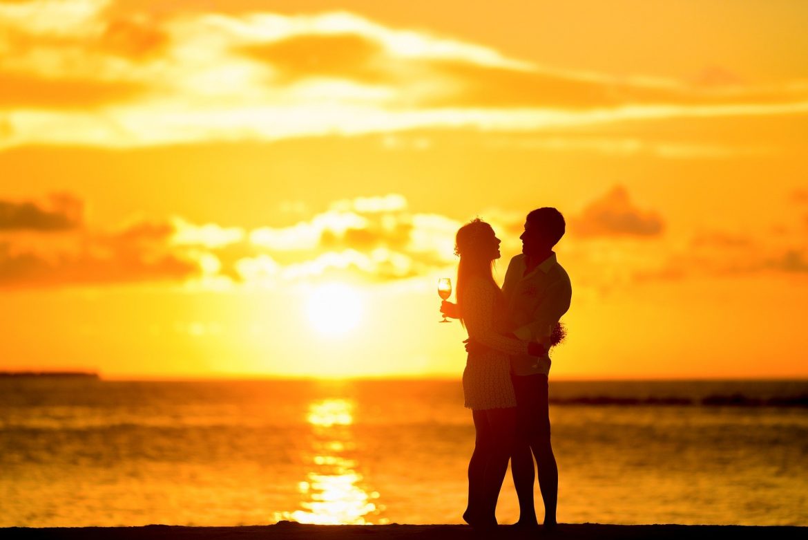 ROYAL-HOLIDAY-ATARDECER-PAREJA