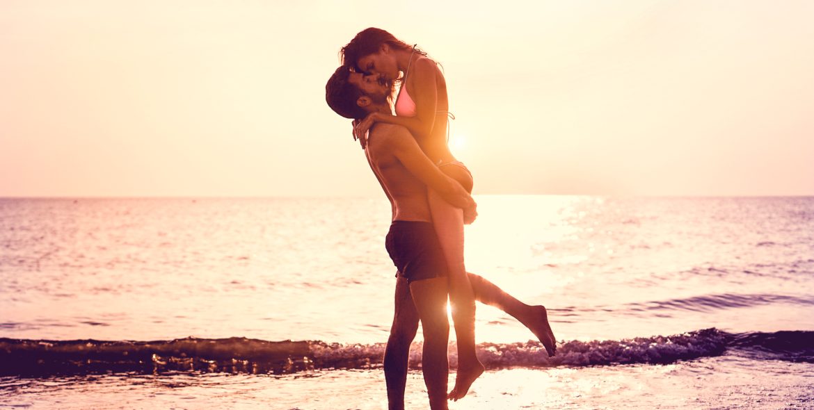 royal-holiday-beach-couple