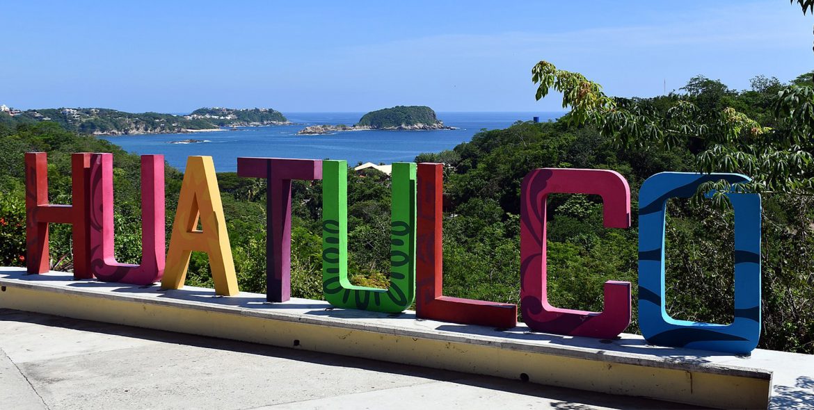 royal-holiday-letras-huatulco