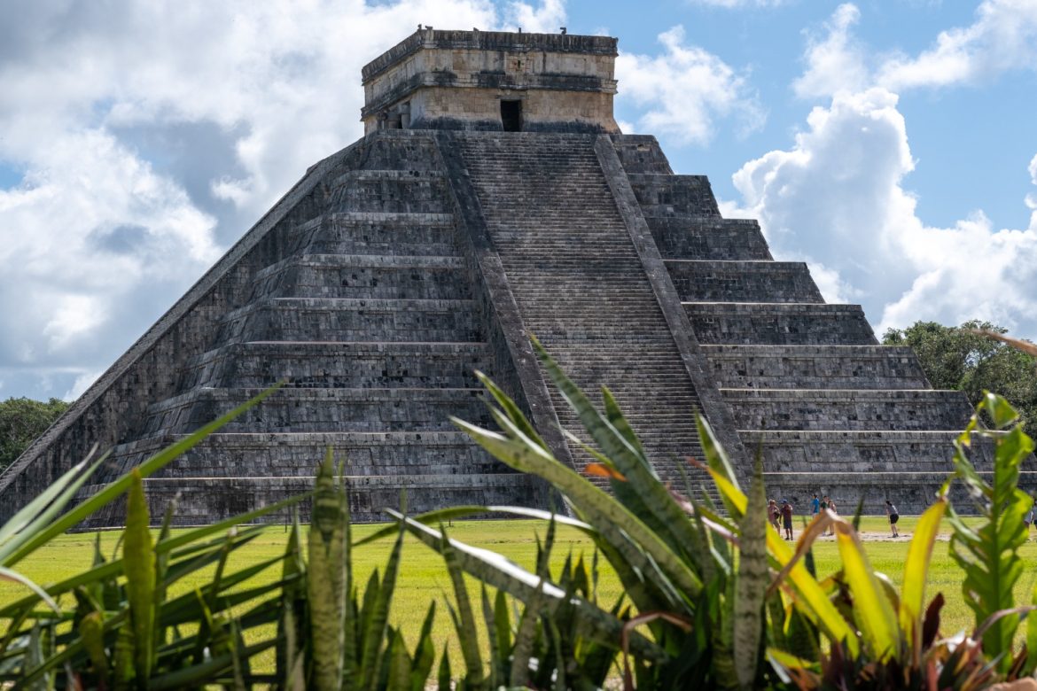 ruinas-antigua-civilizacion-maya-chichen-itza-mexico CHICHÉN ITZÁ