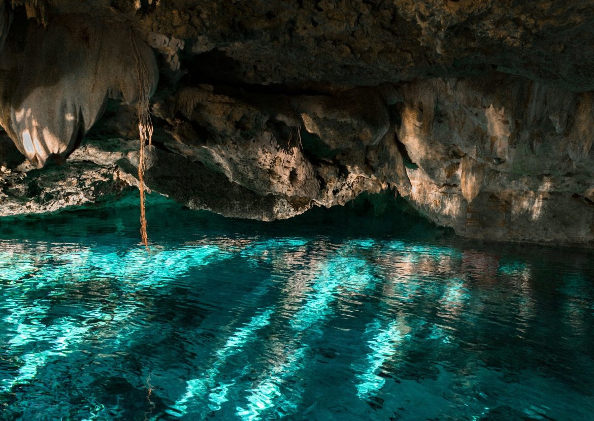 jakob-owens-_xghbzYF8Mc-unsplash cenotes cancún
